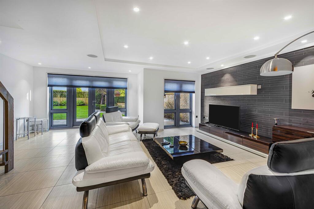 6 bedroom detached house for sale in Bowdon, Altrincham, WA14